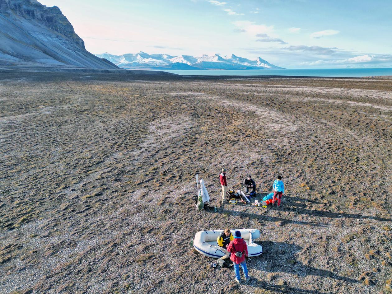 Willem van der Bilt og de andre forskerne innhentet informasjon på Svalbard.