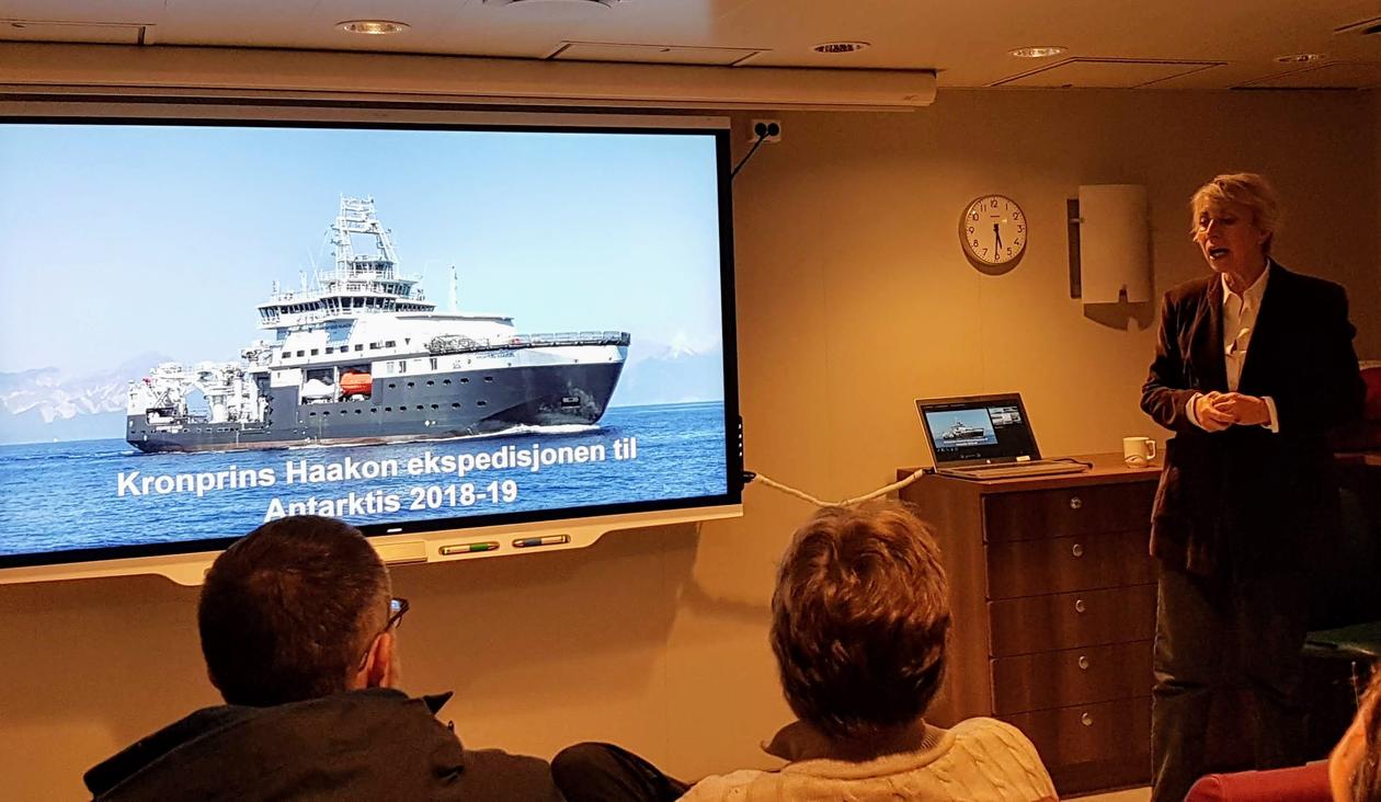 Direktør Sissel Rogne fra Havforskningsinstittutet foreller om Antarktisekspedisjonen ombord på FF Kronprins Haakon