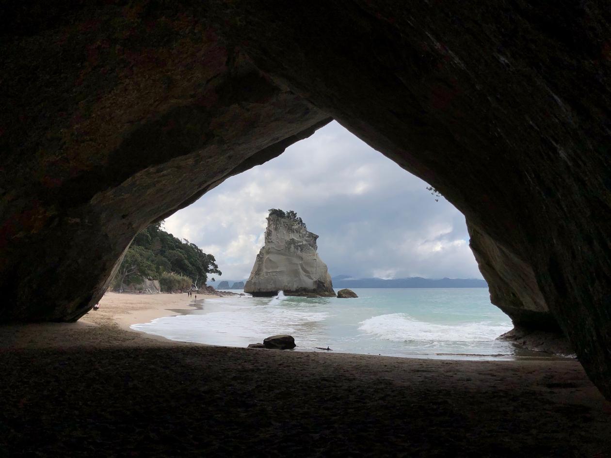 Picture of Cathedral Cove in New Zealand