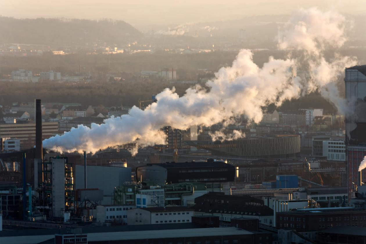 bilde av luftforurensing fra fabrikkpoper