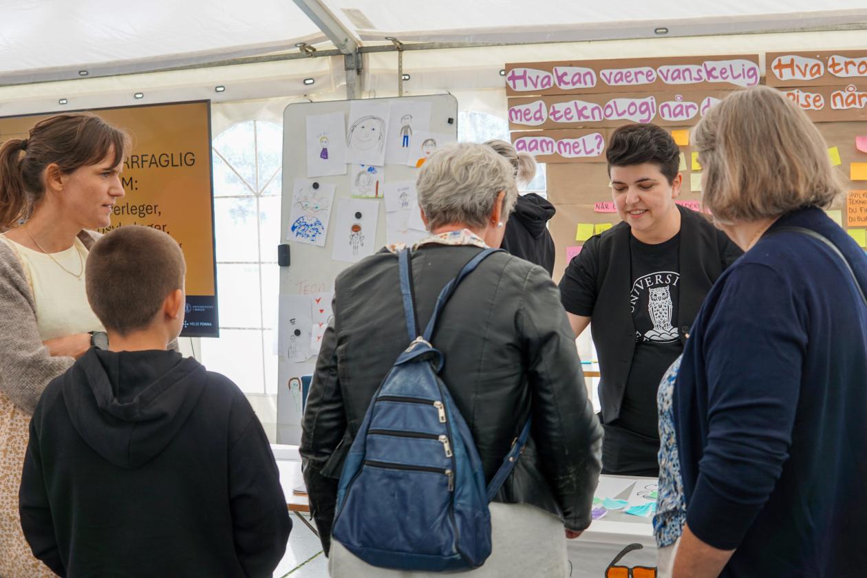 SEFAS-stipendiater på stand under Forskningstorget