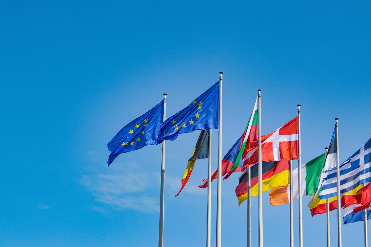 Mange flagg fra ulike EU land