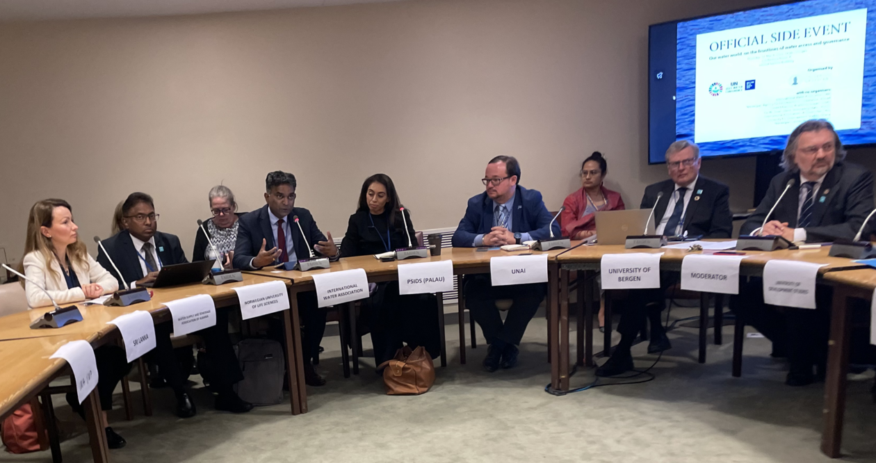 Executive Director Kala Vairavamoorthy speaking with the rest of the panel and the moderator listening at side event organised by the University of Bergen at the UN 2023 Water Conference on 23 March 2023.