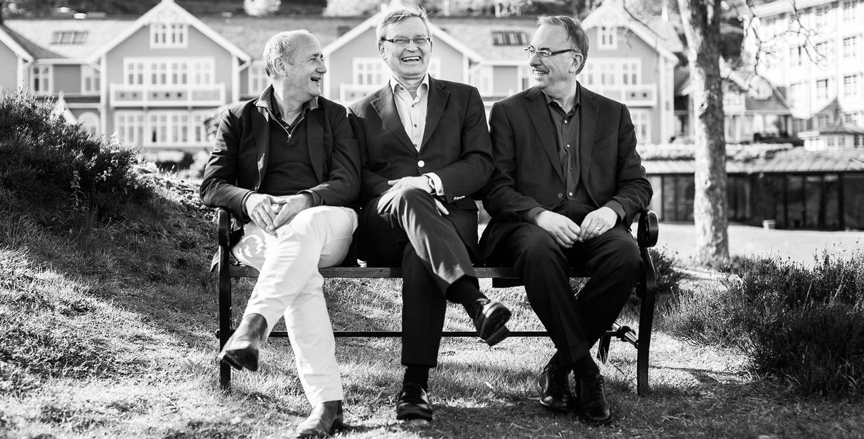 Group photo of Ate Van der Zee, Carl-Henrik Heldin and Bruce Zetter.