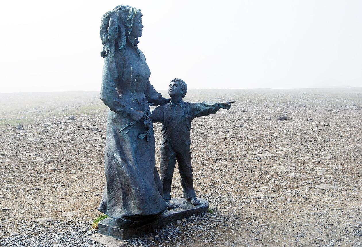 Statue mor og barn - Nordkapp