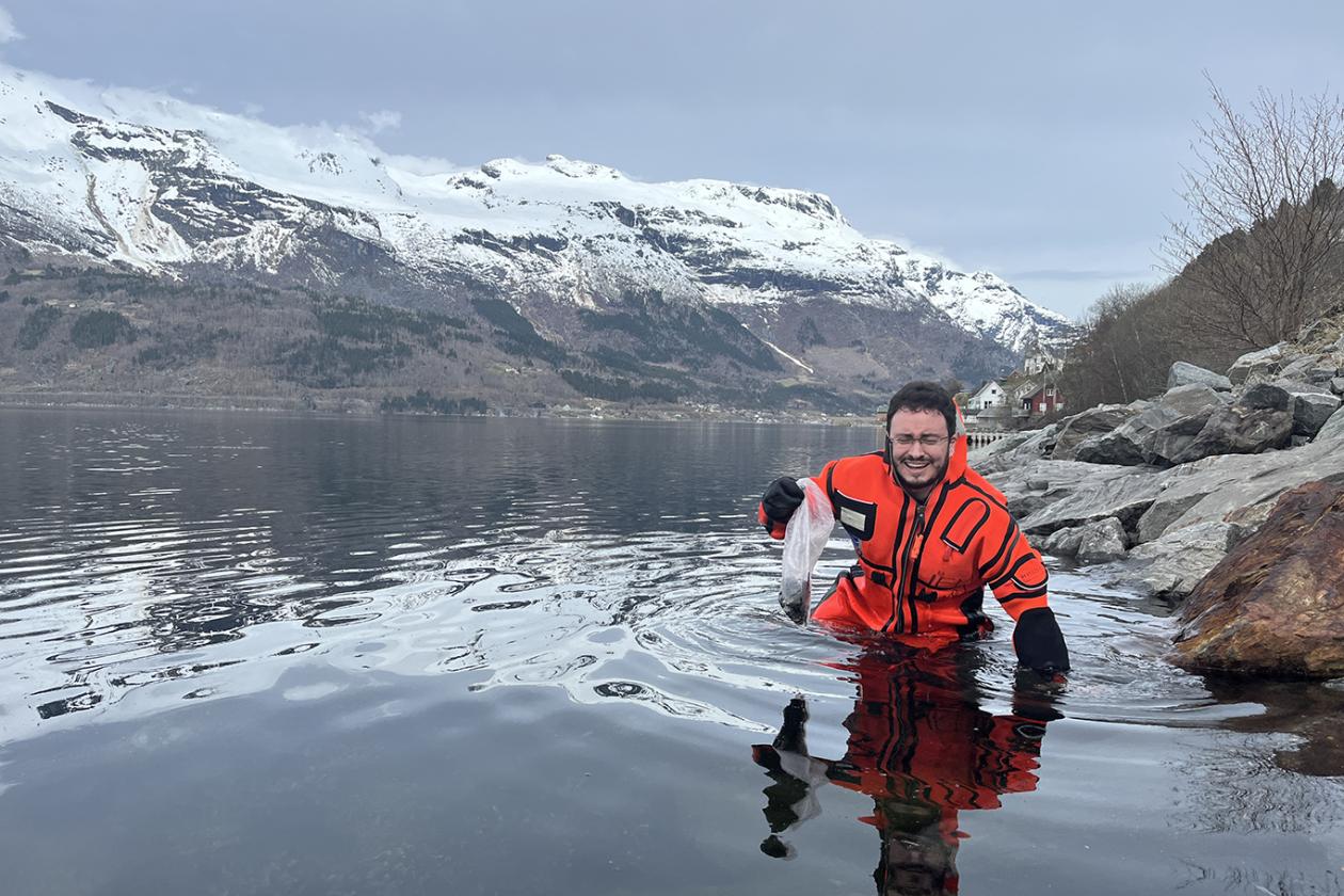 Juan sampling in the chilly fjords