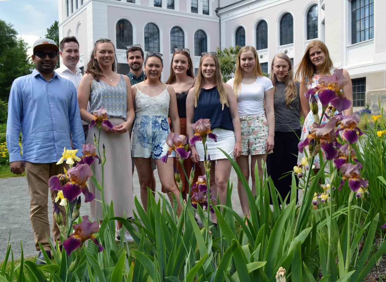 Master students in the Museum Garden. 