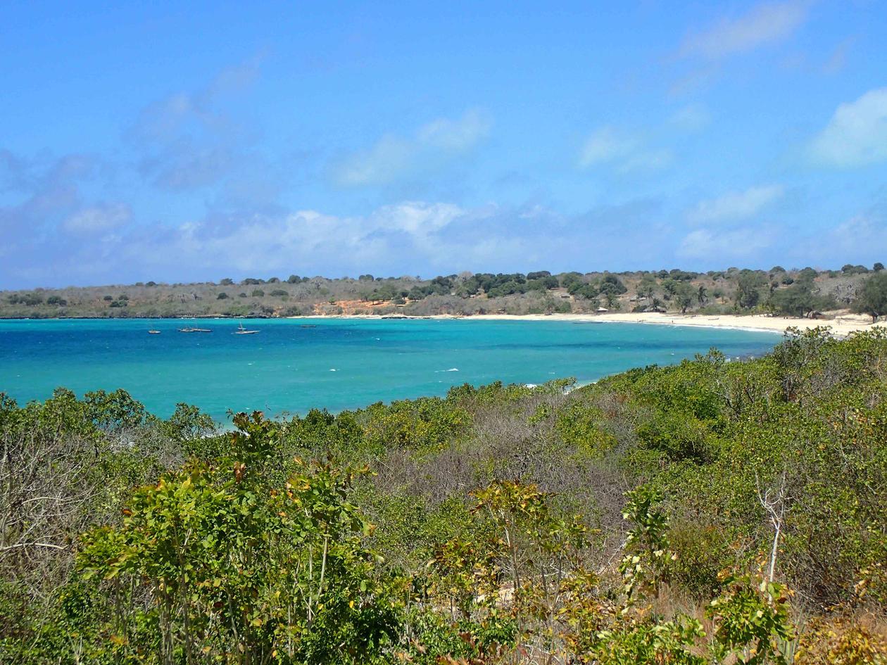 Nangata Bay, Nuarro