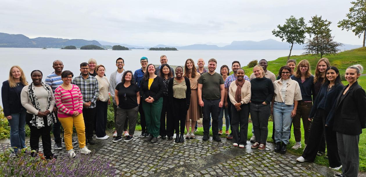 Gruppebilder med ph.d-studenter ved IGS