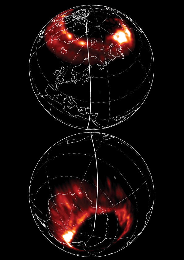 Bildet av nordlys og sørlys som er brukt på forsiden av Nature 23. juli 2009