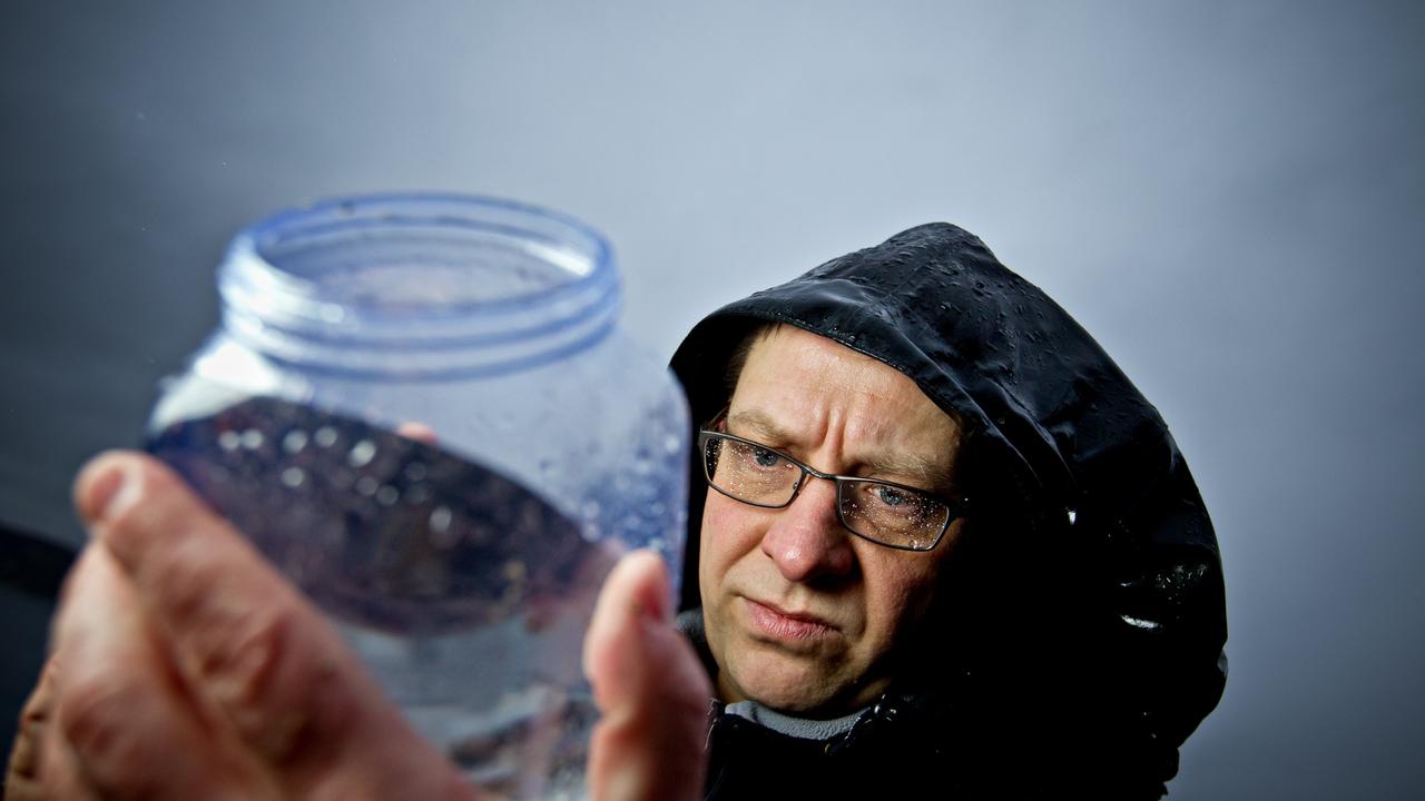 Andreas Hejnol looking at sample