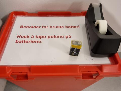 Rød boks for batteri