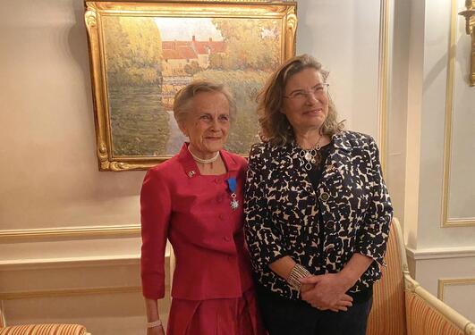 Kjersti Fløttum og Frankrikes ambassadør til Norge Florence Robine. 