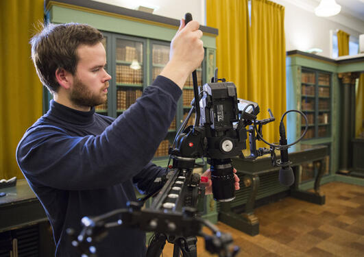 André Kvalvågnes med videokamera