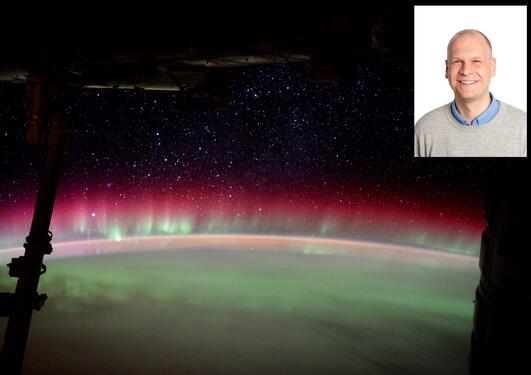 Nordlys fra Den internasjonale romstasjonen. Innfelt foto av romforsker Karl Magnus Laundal.