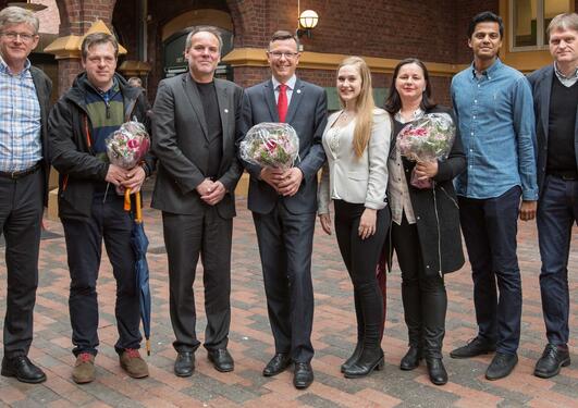 From the left: The Director of the Estate and Facilities Management Division Even Berge, project manager Rune Hovland, Dean Asbjørn Strandbakken, Rector Dag Rune Olsen, deputy chair of the Law Students' Committee (JSU) Emilie Kristoffersen, interior desig