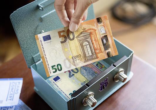 50 Euro note illustration 