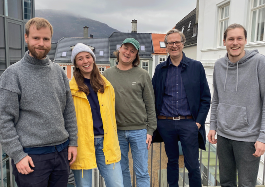 Gruppebilde med kollaboratoriet, Jakob, Ronya, Johan, Håvard og Finn