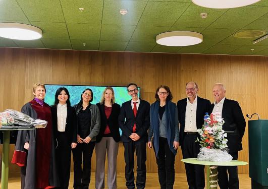 A group picture of the PhD candidate, evaluation committee, chair, and supervisors.