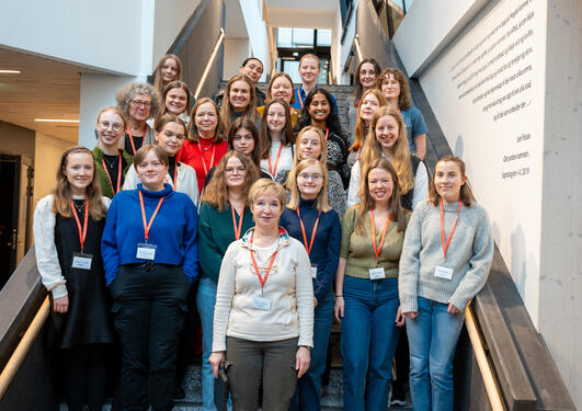 Gruppebilde med deltakere og foredragsholdere på møte for matematikk-studerende jenter i Norge, som for første gang ble arrangert 16. februar ved Universitetet i Bergen.
