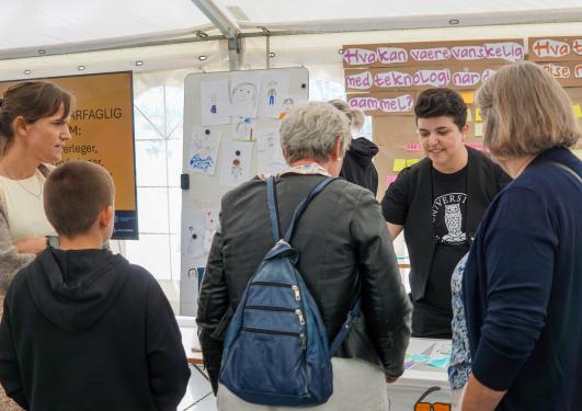 SEFAS-stipendiater på stand under Forskningstorget