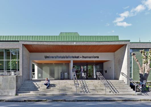 Hovedinngangen til HF-biblioteket