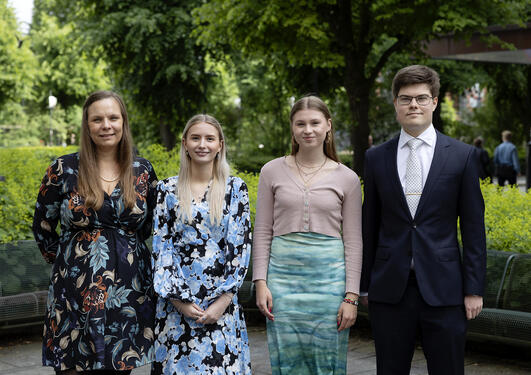 Fra venstre: Lærerprisvinner Mirjam Væring- Skogrand; Malin Eckhoff Årnes, Erika Lind-Larsen, Edvard Hove Rosenlund.