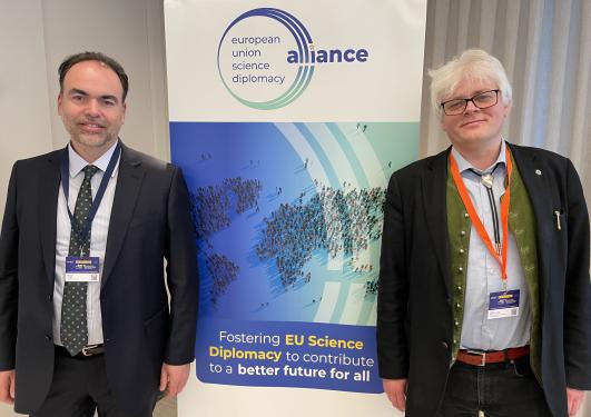 Postdoctoral fellow João Bettencourt from the University of Bergen (left) and Professor Rasmus Gjedssø Bertelsen from the Arctic University of Norway – UiT at the inaugural European Science Diplomacy Conference in Madrid, December 2023.