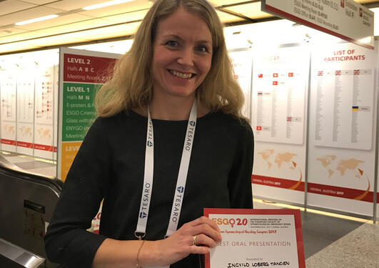 Ingvild Løberg Tangen posing with her diploma.