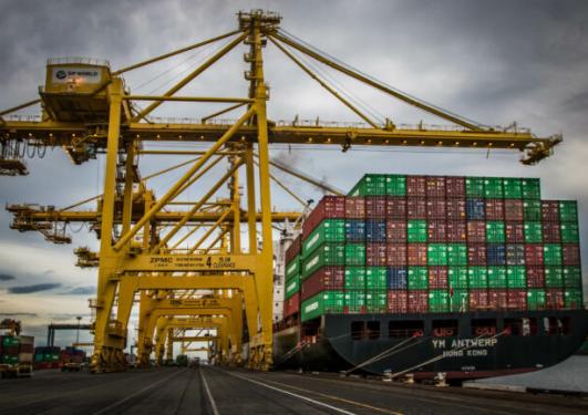 Port with container ship