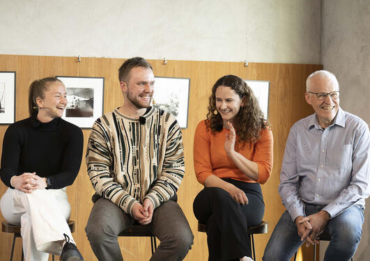 fra venstre: Ronja Rogerdatter Athammer, Simon Hole, Anna Lisa Garmann Klare  og Jarle Eid under One Ocean Science Bar 