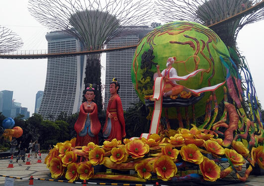 Ritual figures and futuristisc park, Singapore